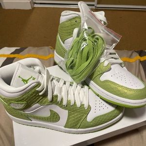 Jordan 1 Mid green Python